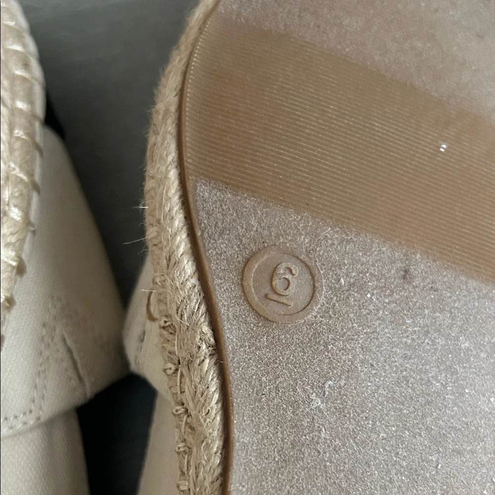 a new day Beige Canvas Espadrilles with Black Cap Toe size 6 NWOT